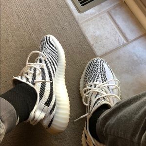 Yeezy 350 v2 zebra size 12.5